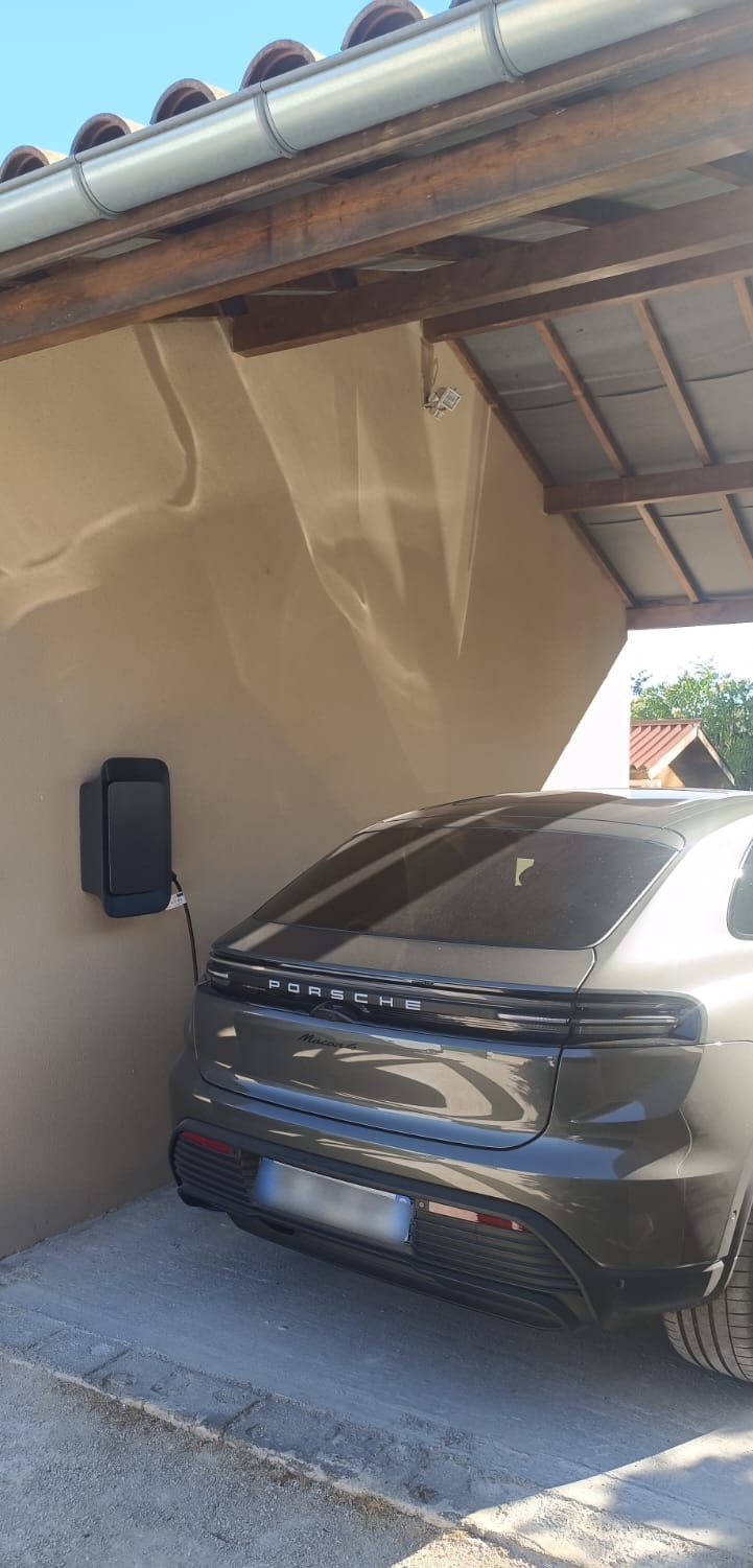 Borne pour recharge électrique Porsche